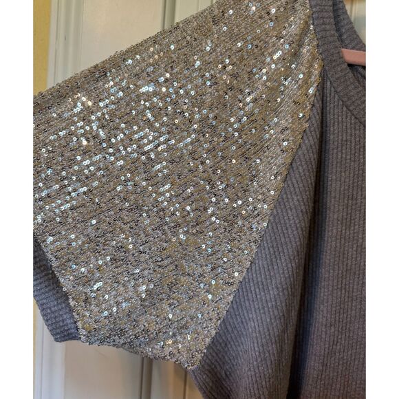 Tea, Please Grey Sequined Short Sleeve Shirt Women's Size 3X - Picture 3 of 9
